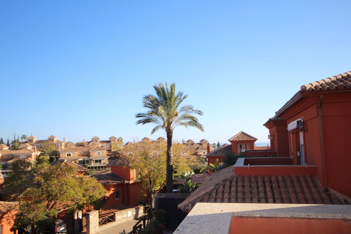 3 soverom Kjedet enebolig til salgs i Marbella med svømmebasseng garasje - € 990 000 (Ref: 7956789)