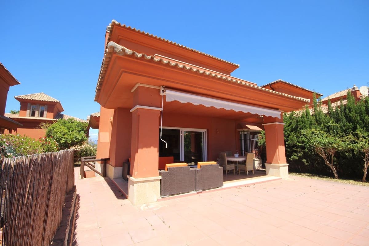 3 soverom Kjedet enebolig til salgs i Marbella med svømmebasseng garasje - € 990 000 (Ref: 7956789)
