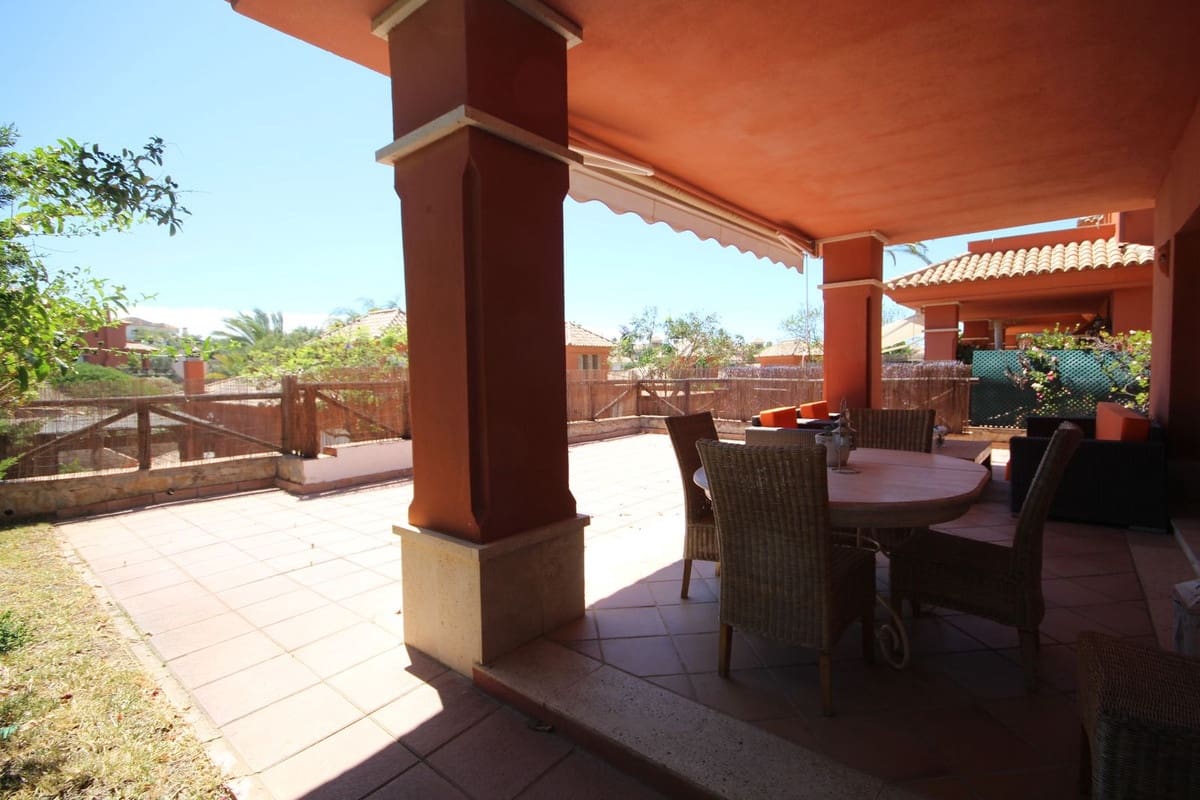 3 soverom Kjedet enebolig til salgs i Marbella med svømmebasseng garasje - € 990 000 (Ref: 7956789)