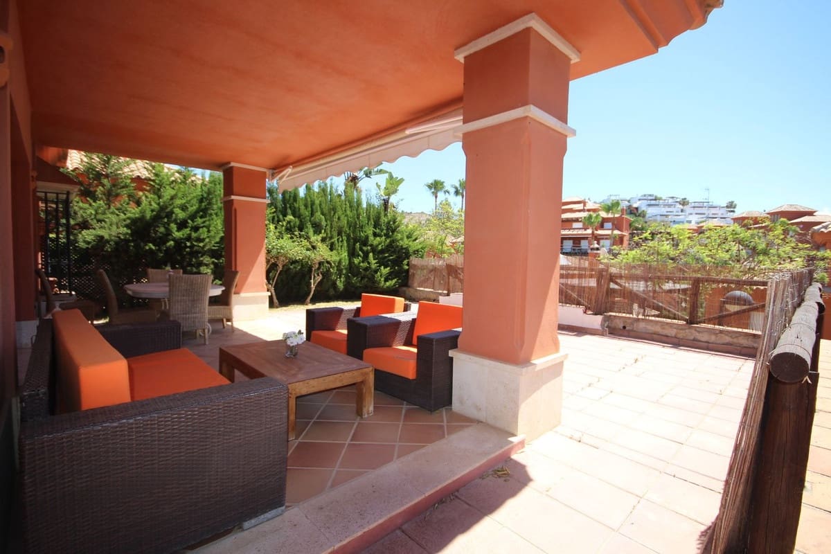 3 soverom Kjedet enebolig til salgs i Marbella med svømmebasseng garasje - € 990 000 (Ref: 7956789)