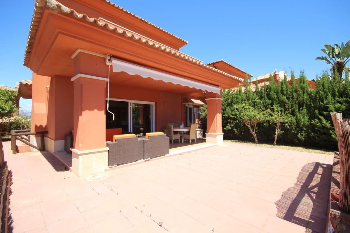 3 soverom Kjedet enebolig til salgs i Marbella med svømmebasseng garasje - € 990 000 (Ref: 7956789)
