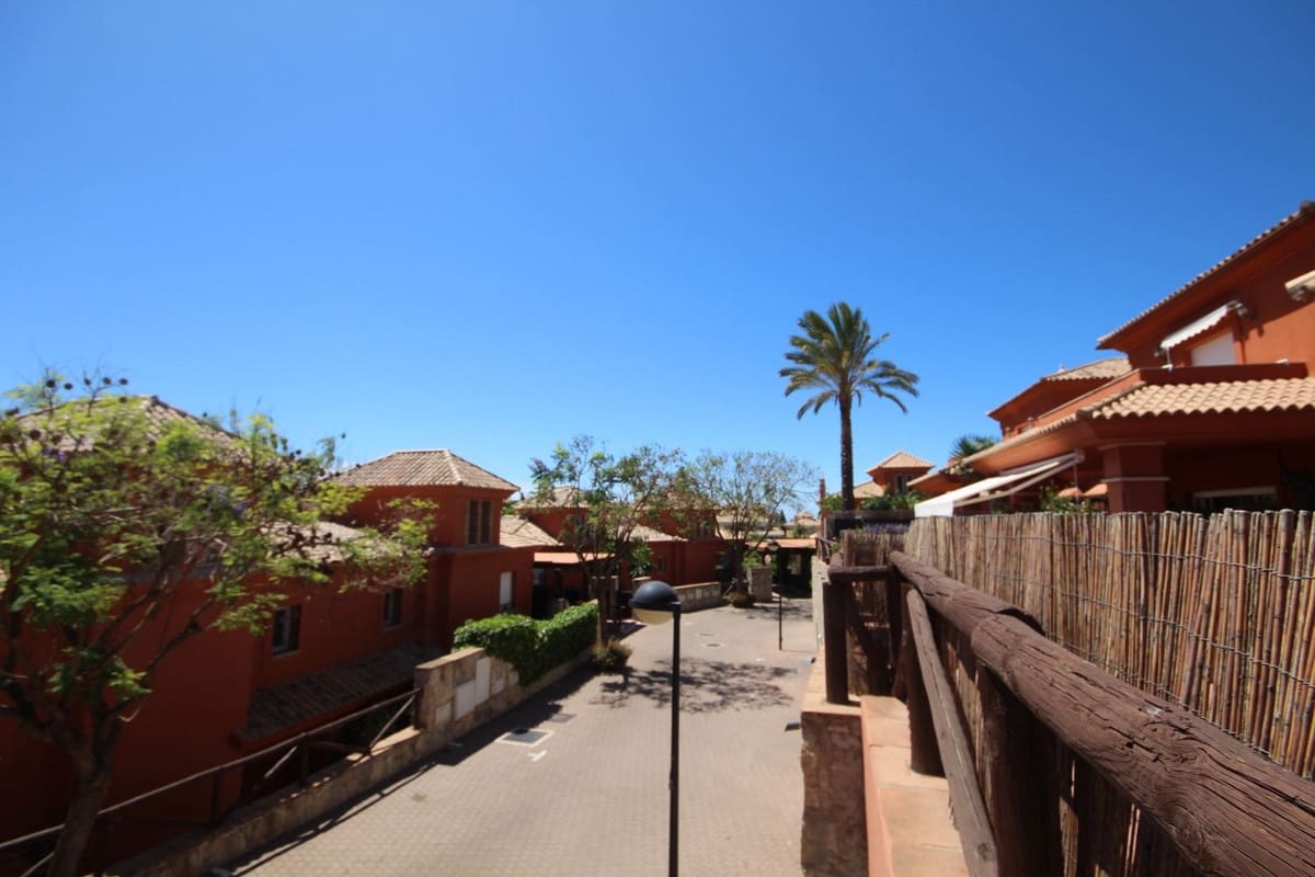 3 soverom Kjedet enebolig til salgs i Marbella med svømmebasseng garasje - € 990 000 (Ref: 7956789)
