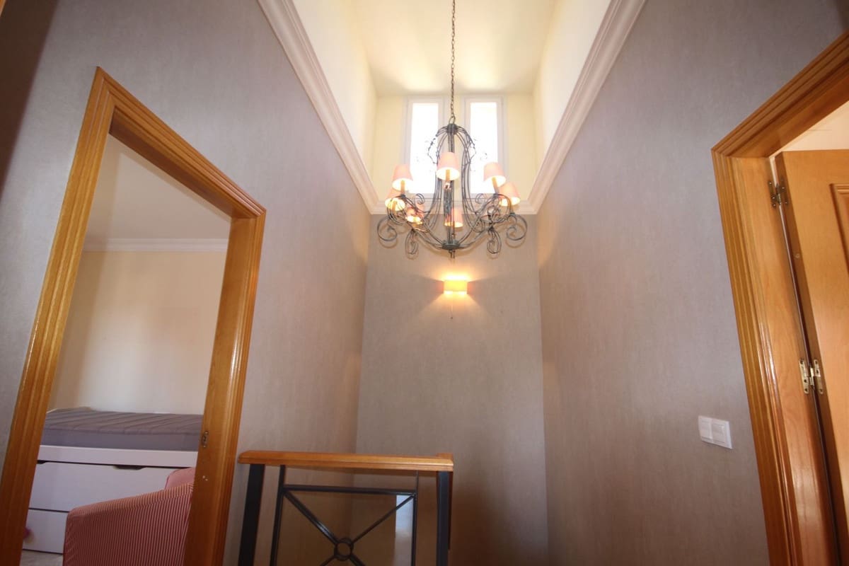 3 soverom Kjedet enebolig til salgs i Marbella med svømmebasseng garasje - € 990 000 (Ref: 7956789)