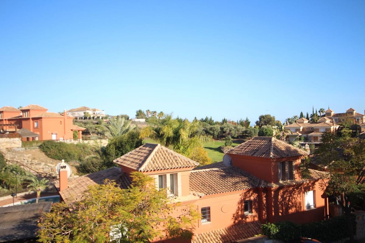 3 soverom Kjedet enebolig til salgs i Marbella med svømmebasseng garasje - € 990 000 (Ref: 7956789)