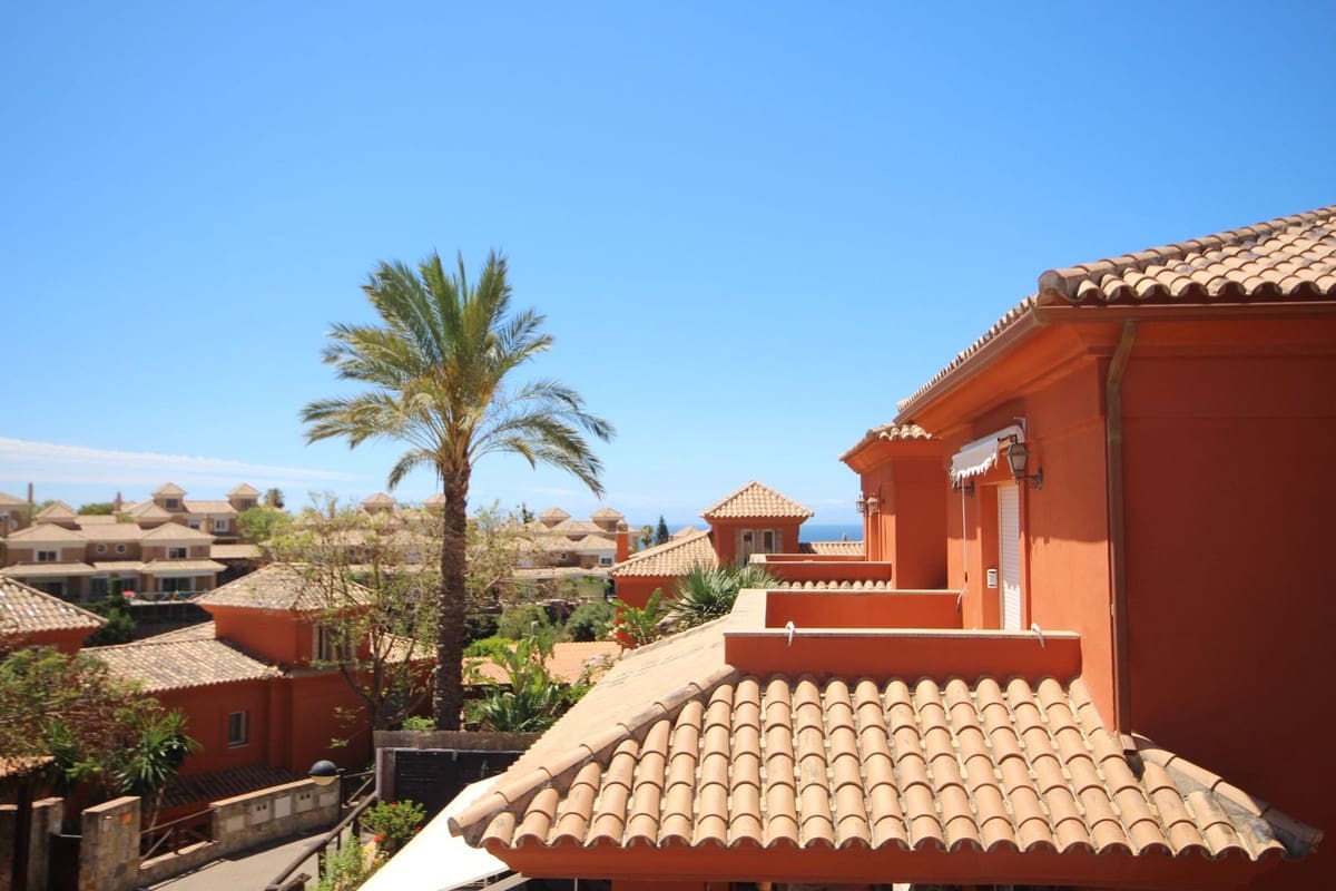 3 soverom Kjedet enebolig til salgs i Marbella med svømmebasseng garasje - € 990 000 (Ref: 7956789)