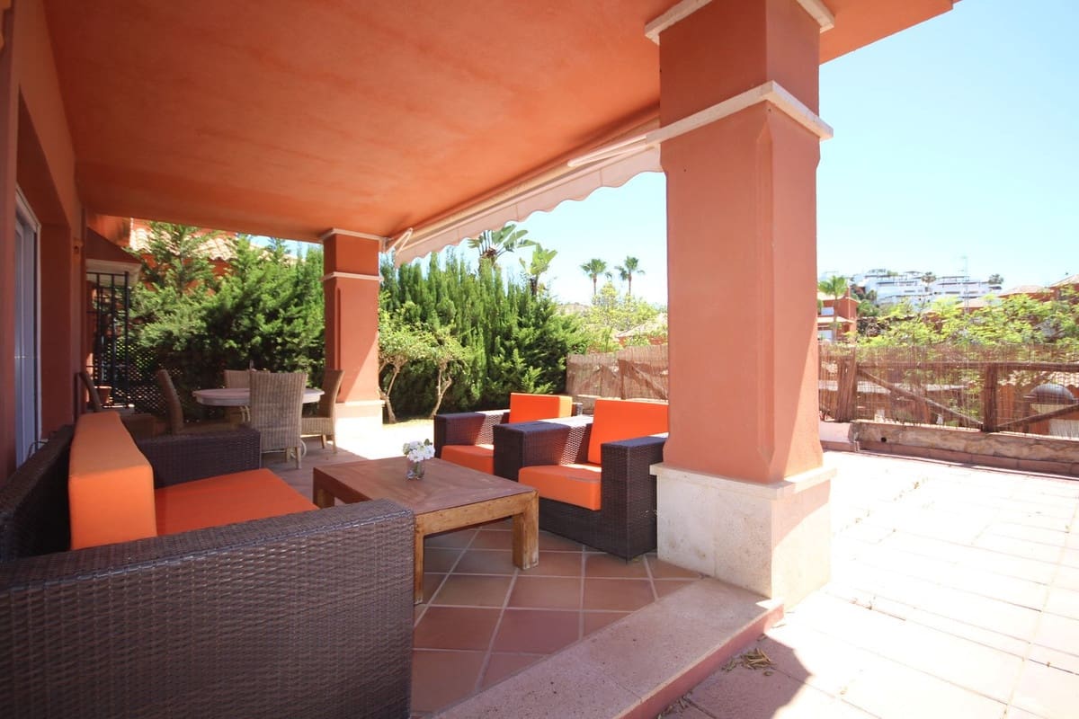 3 soverom Kjedet enebolig til salgs i Marbella med svømmebasseng garasje - € 990 000 (Ref: 7956789)