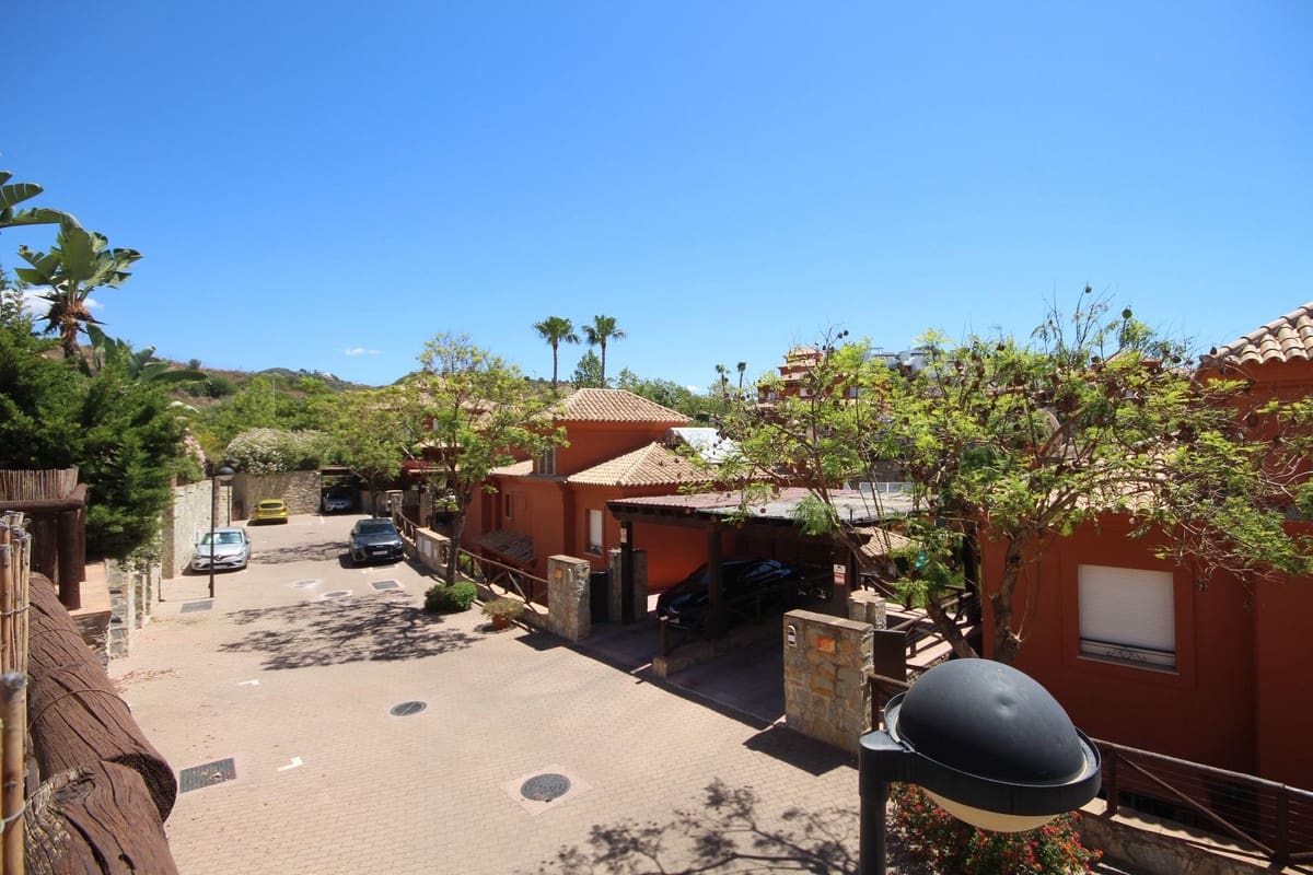 3 soverom Kjedet enebolig til salgs i Marbella med svømmebasseng garasje - € 990 000 (Ref: 7956789)