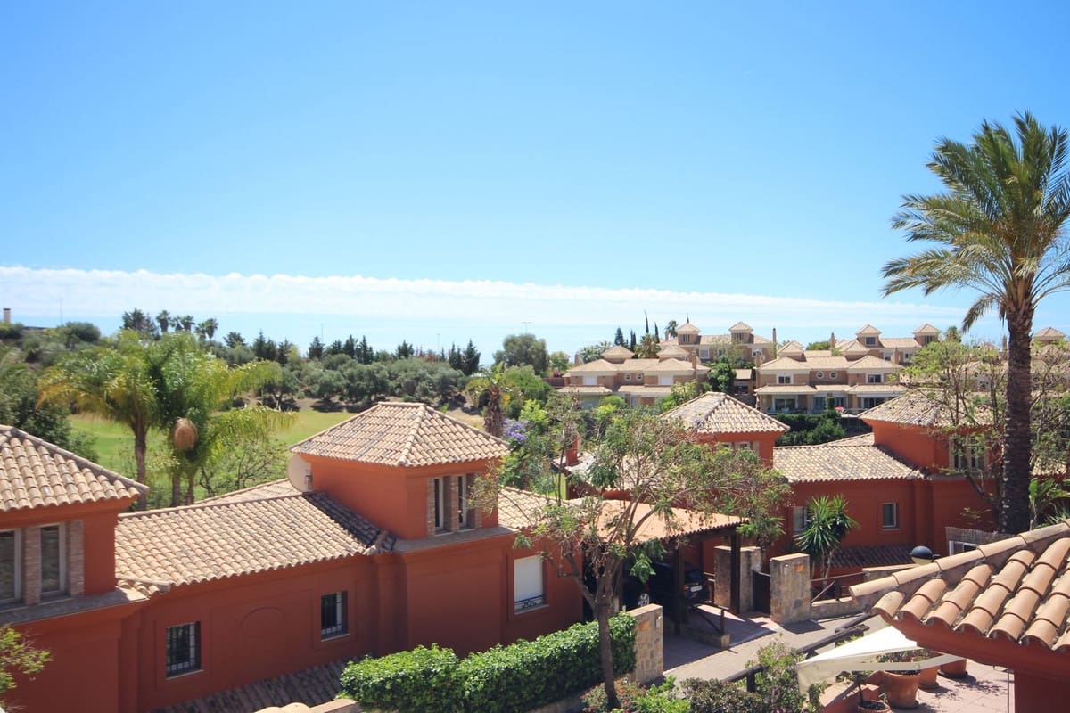 3 soverom Kjedet enebolig til salgs i Marbella med svømmebasseng garasje - € 990 000 (Ref: 7956789)
