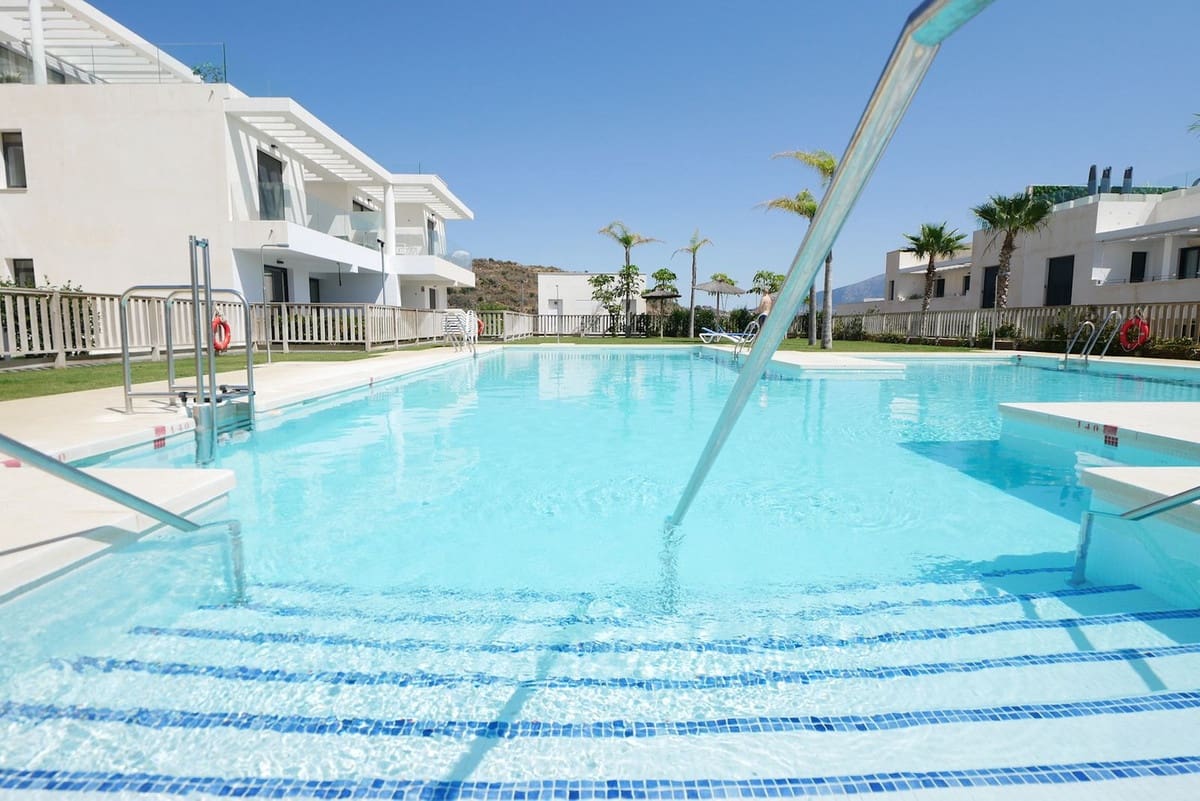 Apartamento de 2 habitaciones en La Cala de Mijas en venta con piscina garaje - 399.950 € (Ref: 7956826)