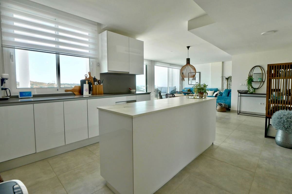 4 chambre Penthouse à vendre à La Cala de Mijas avec piscine garage - 895 000 € (Ref: 7956827)