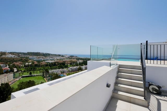 4 makuuhuone Kattohuoneisto myytävänä paikassa La Cala de Mijas, Mijas mukana uima-altaan 
autotalli - 895 000 € (Ref: 7956827)