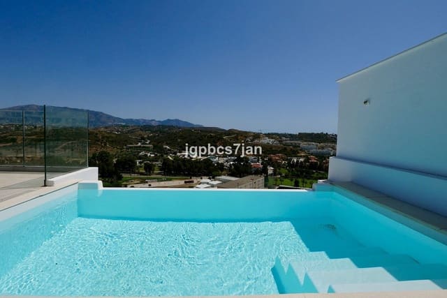 4 makuuhuone Kattohuoneisto myytävänä paikassa La Cala de Mijas, Mijas mukana uima-altaan 
autotalli - 895 000 € (Ref: 7956827)