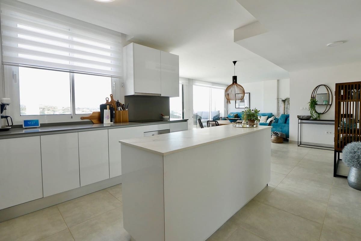 4 slaapkamer Penthouse te koop in La Cala de Mijas met zwembad garage - € 895.000 (Ref: 7956827)