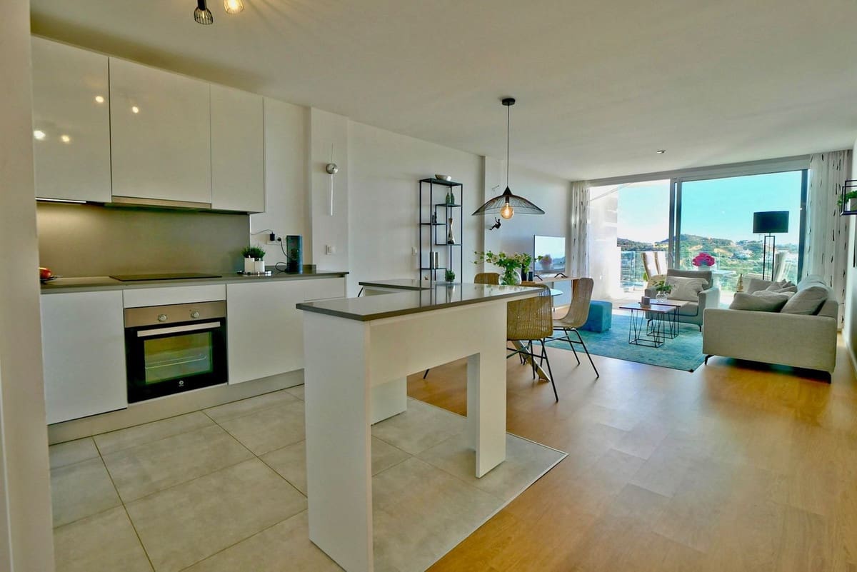 2 soveværelse Lejlighed til salg i La Cala de Mijas med swimmingpool garage - € 449.950 (Ref: 7956856)