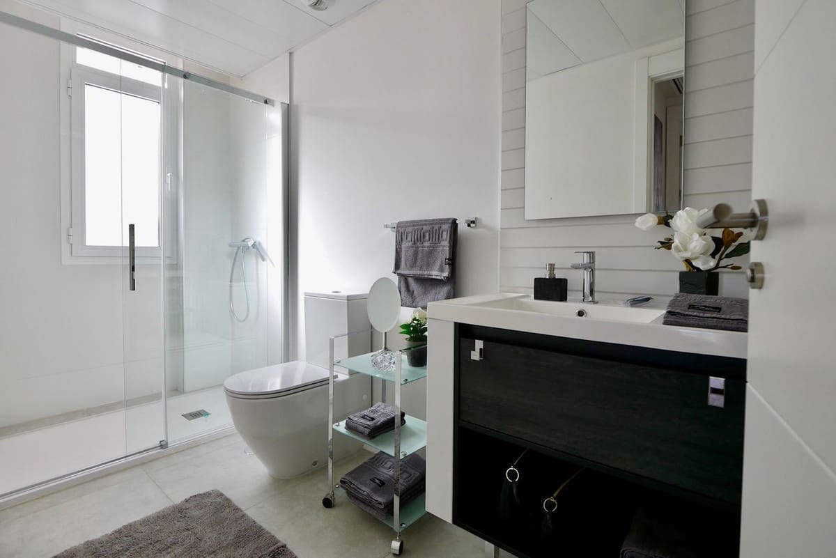 2 soveværelse Lejlighed til salg i La Cala de Mijas med swimmingpool garage - € 449.950 (Ref: 7956856)