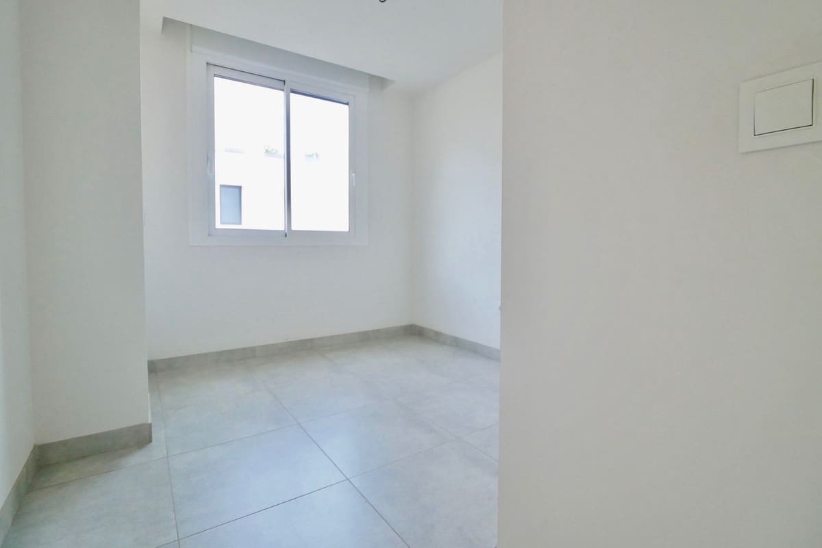 3 soveværelse Lejlighed til salg i La Cala de Mijas - € 449.000 (Ref: 7972041)