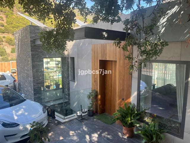 5 chambre Villa/Maison à vendre à Benalmádena pueblo, Benalmádena avec piscine - 1 500 000 € (Ref: 8125334)
