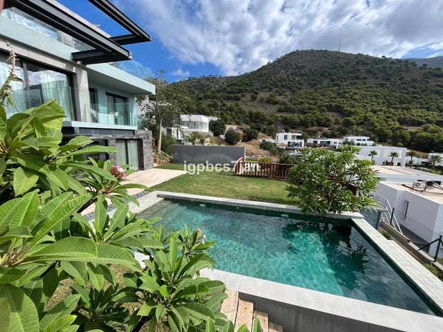 5 chambre Villa/Maison à vendre à Benalmádena pueblo, Benalmádena avec piscine - 1 500 000 € (Ref: 8125334)