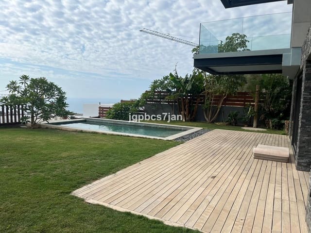 5 chambre Villa/Maison à vendre à Benalmádena pueblo, Benalmádena avec piscine - 1 500 000 € (Ref: 8125334)
