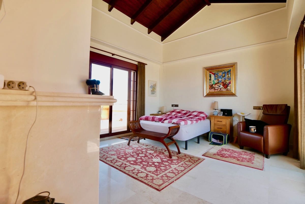 3 makuuhuone Kattohuoneisto myytävänä paikassa La Mairena - 635 000 € (Ref: 8222112)