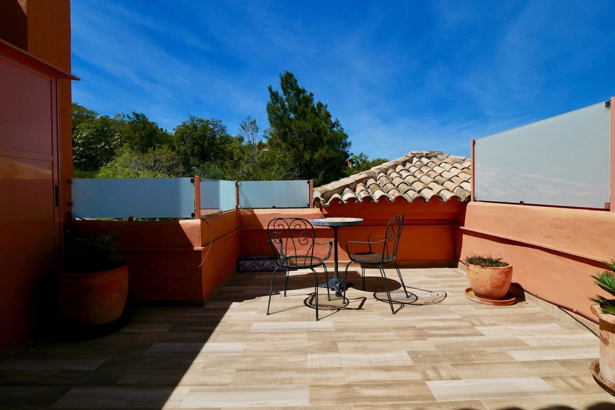 3 makuuhuone Kattohuoneisto myytävänä paikassa La Mairena - 635 000 € (Ref: 8222112)