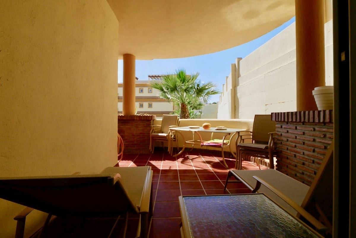 3 bedroom Apartment for sale in Calahonda with pool - € 340,000 (Ref: 8250942)