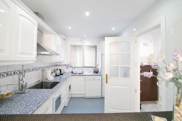 Apartamento de 3 habitaciones en Calahonda, Mijas en venta con piscina - 340.000 € (Ref: 8250942)