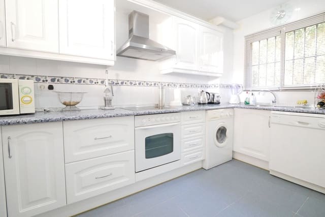 3 makuuhuone Huoneisto myytävänä paikassa Calahonda, Mijas mukana uima-altaan - 340 000 € (Ref: 8250942)