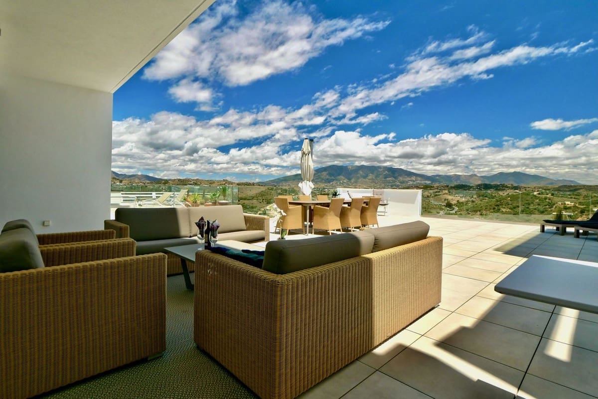 3 bedroom Apartment for sale in La Cala de Mijas with pool garage - € 660,000 (Ref: 8306805)