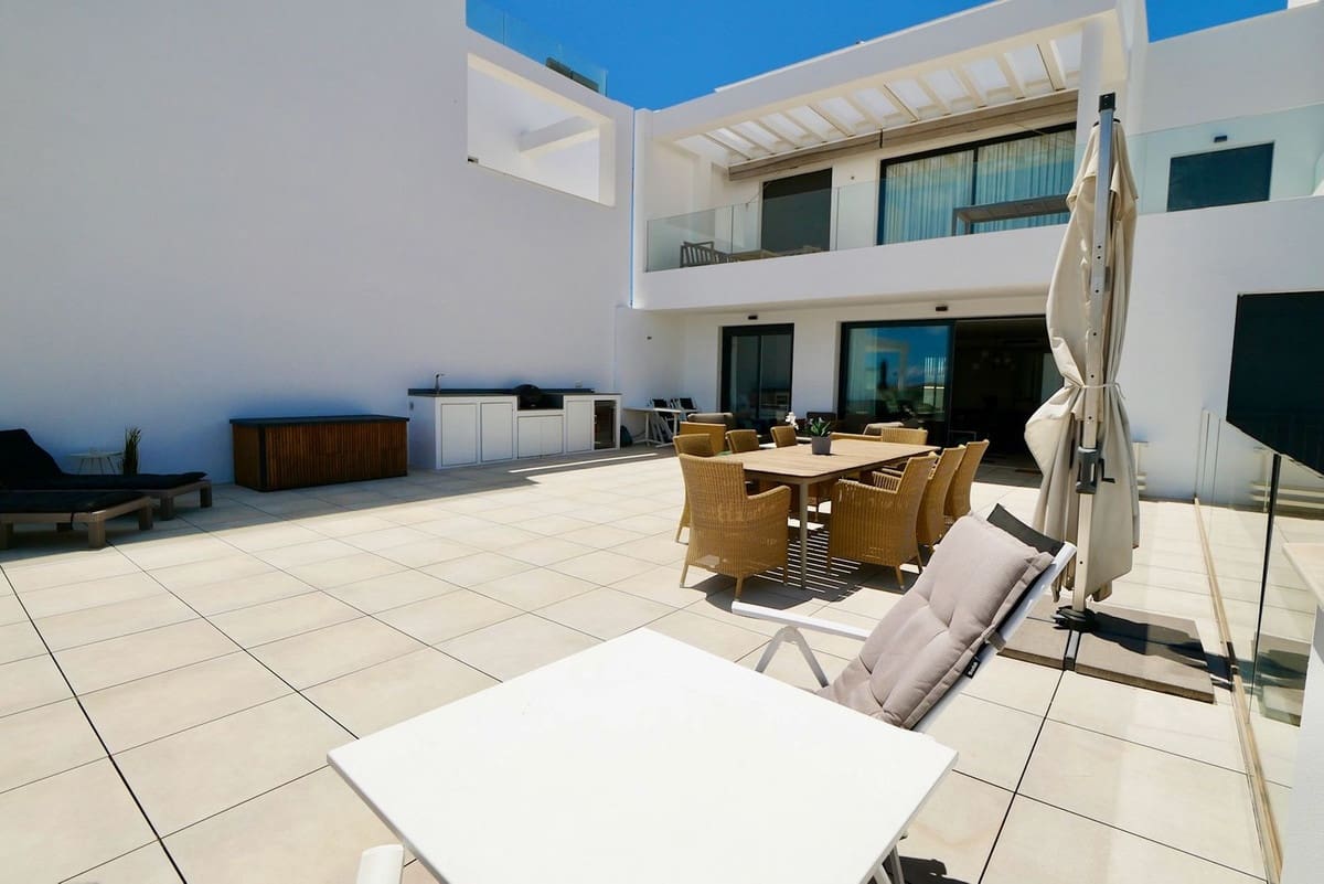 3 sypialnia Apartament na sprzedaż w La Cala de Mijas z basenem garażem - 660 000 € (Ref: 8306805)