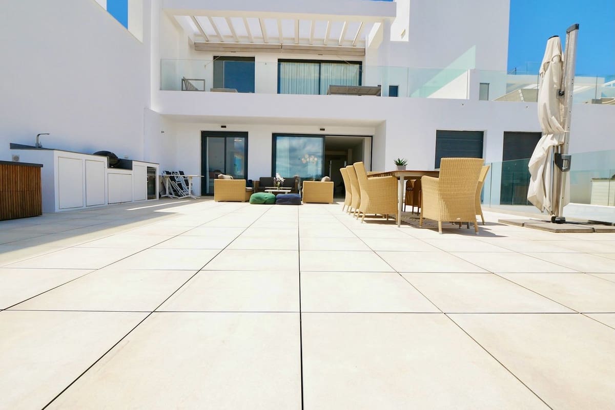 3 sypialnia Apartament na sprzedaż w La Cala de Mijas z basenem garażem - 660 000 € (Ref: 8306805)