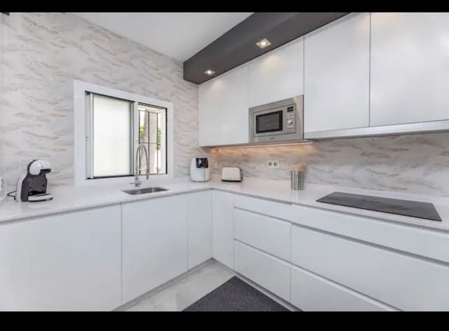 4 soverom Kjedet enebolig til salgs i Las Chapas, Marbella - € 1 950 000 (Ref: 8382475)