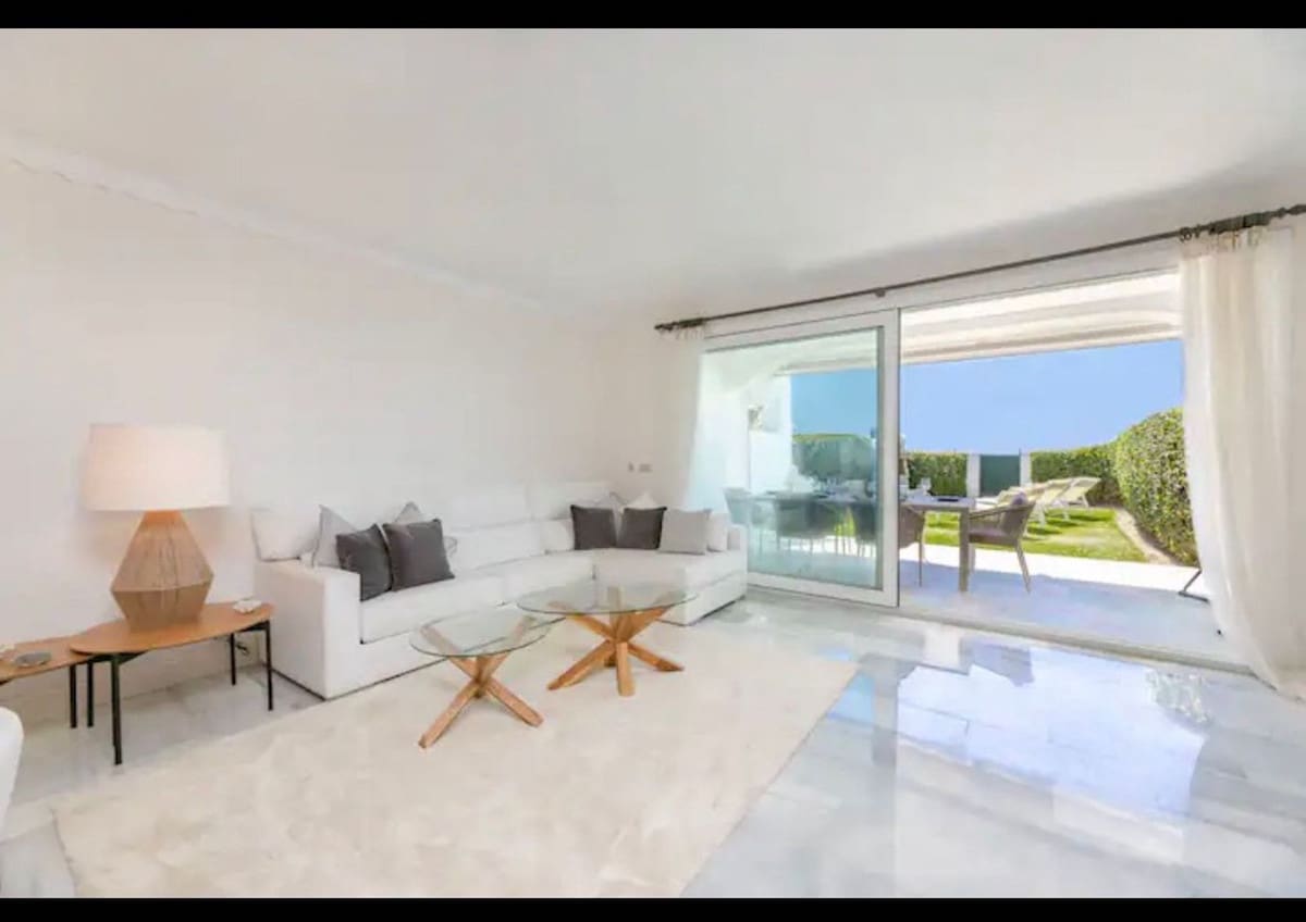 4 soveværelse Semi-Rækkehus til salg i Las Chapas - € 1.950.000 (Ref: 8382475)