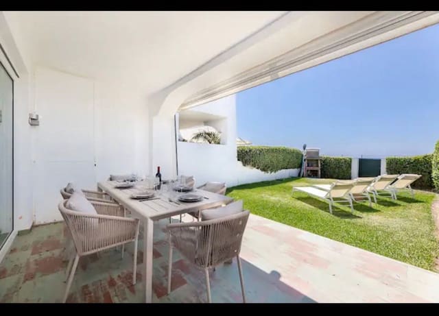 4 quarto Moradia Geminada para venda em Las Chapas, Marbella - 1 950 000 € (Ref: 8382475)