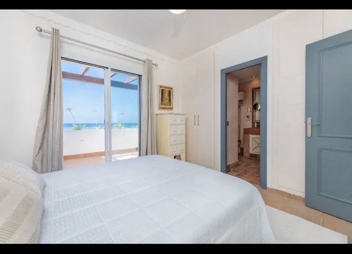 4 chambre Villa/Maison Semi-Mitoyenne à vendre à Las Chapas - 1 950 000 € (Ref: 8382475)