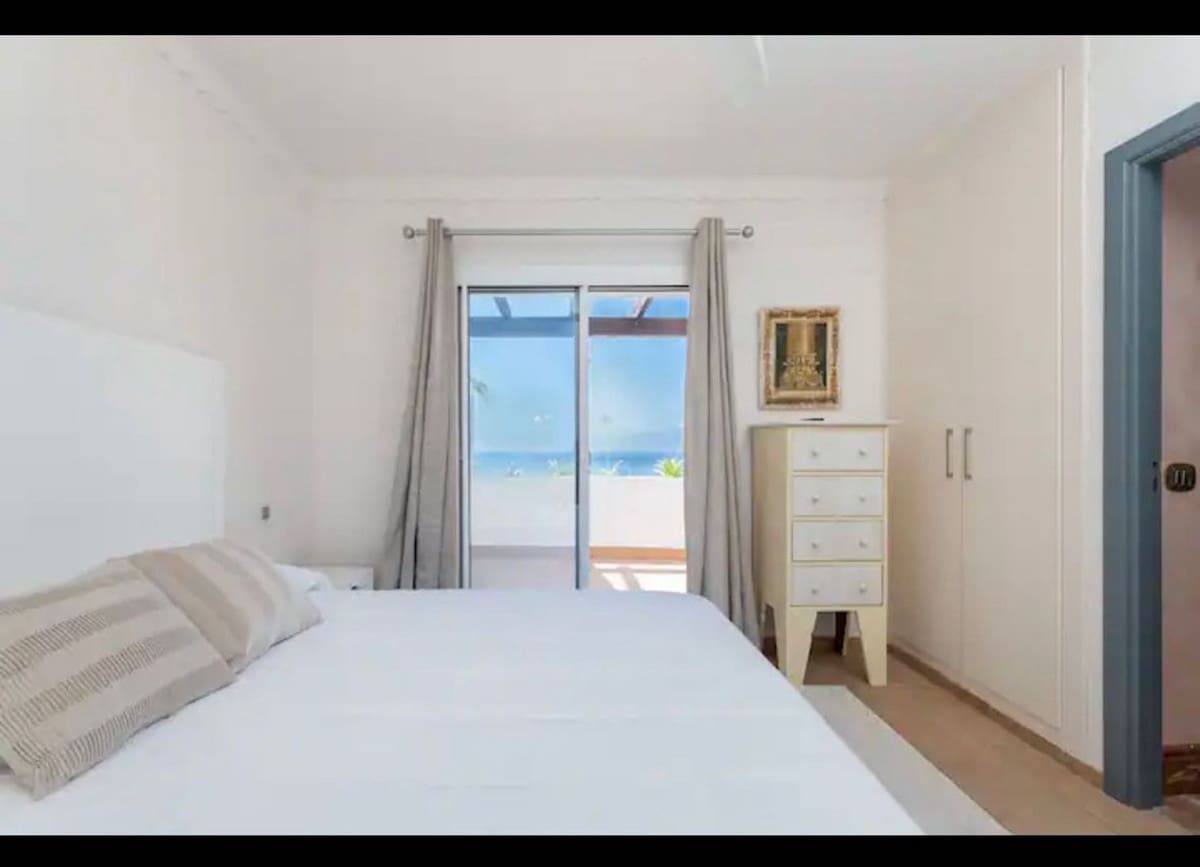 4 chambre Villa/Maison Semi-Mitoyenne à vendre à Las Chapas - 1 950 000 € (Ref: 8382475)