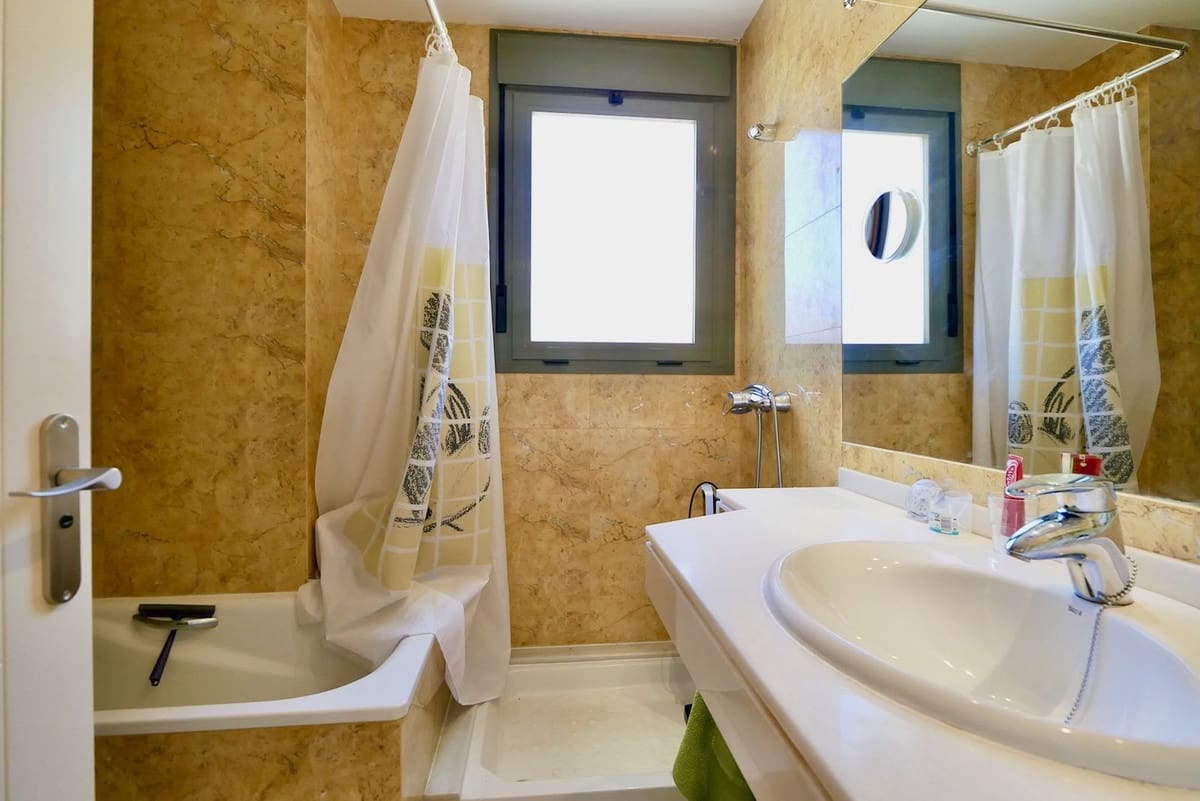 2 bedroom Apartment for sale in Calahonda with pool garage - € 329,000 (Ref: 8397136)