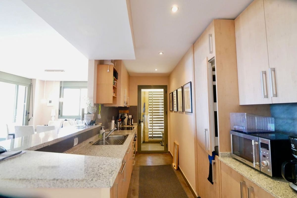 2 bedroom Apartment for sale in Calahonda with pool garage - € 329,000 (Ref: 8397136)