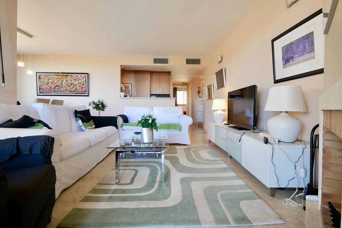 2 bedroom Apartment for sale in Calahonda with pool garage - € 329,000 (Ref: 8397136)