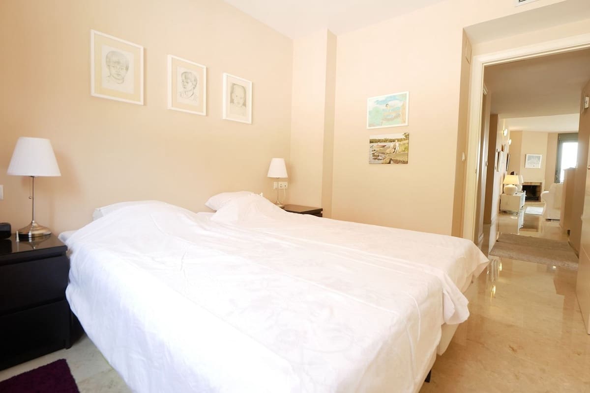 2 bedroom Apartment for sale in Calahonda with pool garage - € 329,000 (Ref: 8397136)