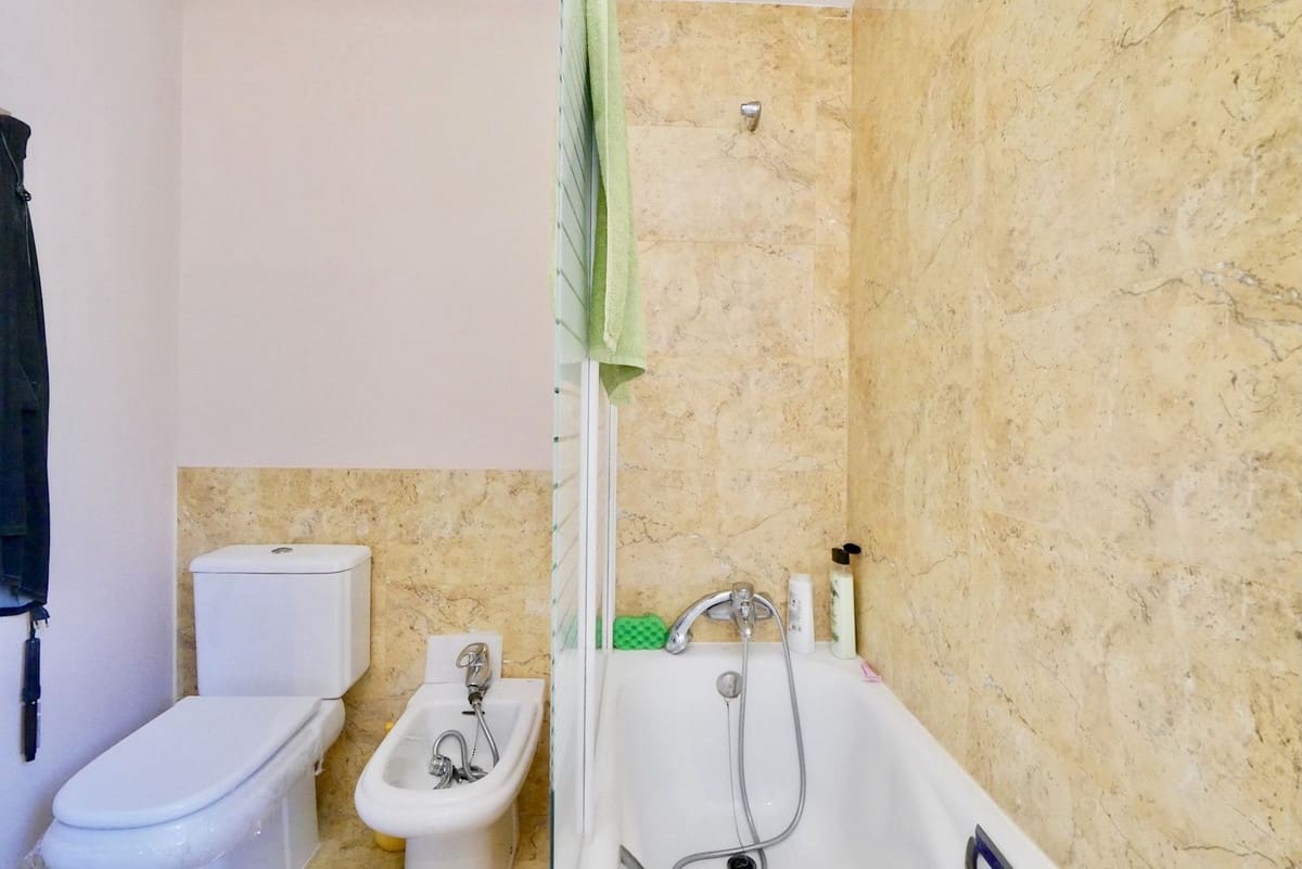 2 bedroom Apartment for sale in Calahonda with pool garage - € 329,000 (Ref: 8397136)