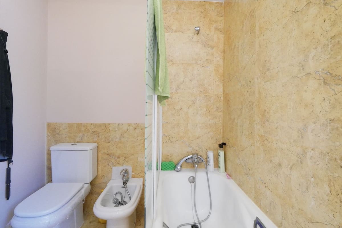 2 bedroom Apartment for sale in Calahonda with pool garage - € 329,000 (Ref: 8397136)