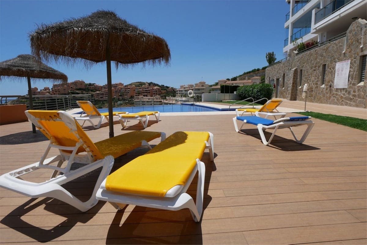 2 bedroom Apartment for sale in Calahonda with pool garage - € 329,000 (Ref: 8397136)