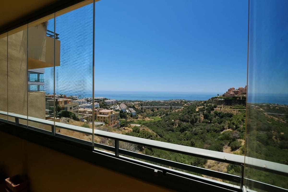 2 bedroom Apartment for sale in Calahonda with pool garage - € 329,000 (Ref: 8397136)