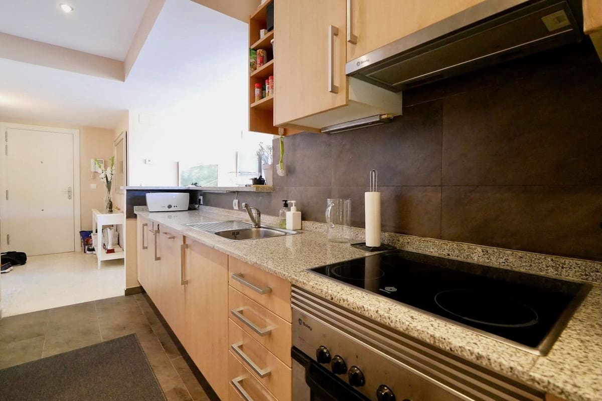 2 bedroom Apartment for sale in Calahonda with pool garage - € 329,000 (Ref: 8397136)