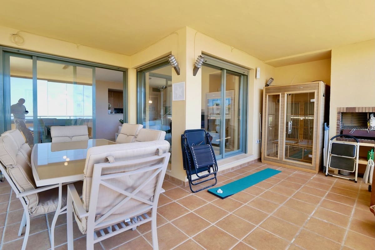 2 bedroom Apartment for sale in Calahonda with pool garage - € 329,000 (Ref: 8397136)
