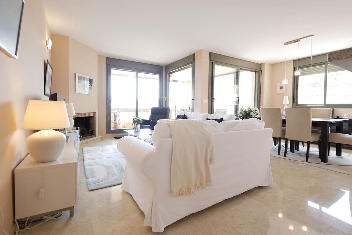 2 bedroom Apartment for sale in Calahonda with pool garage - € 329,000 (Ref: 8397136)