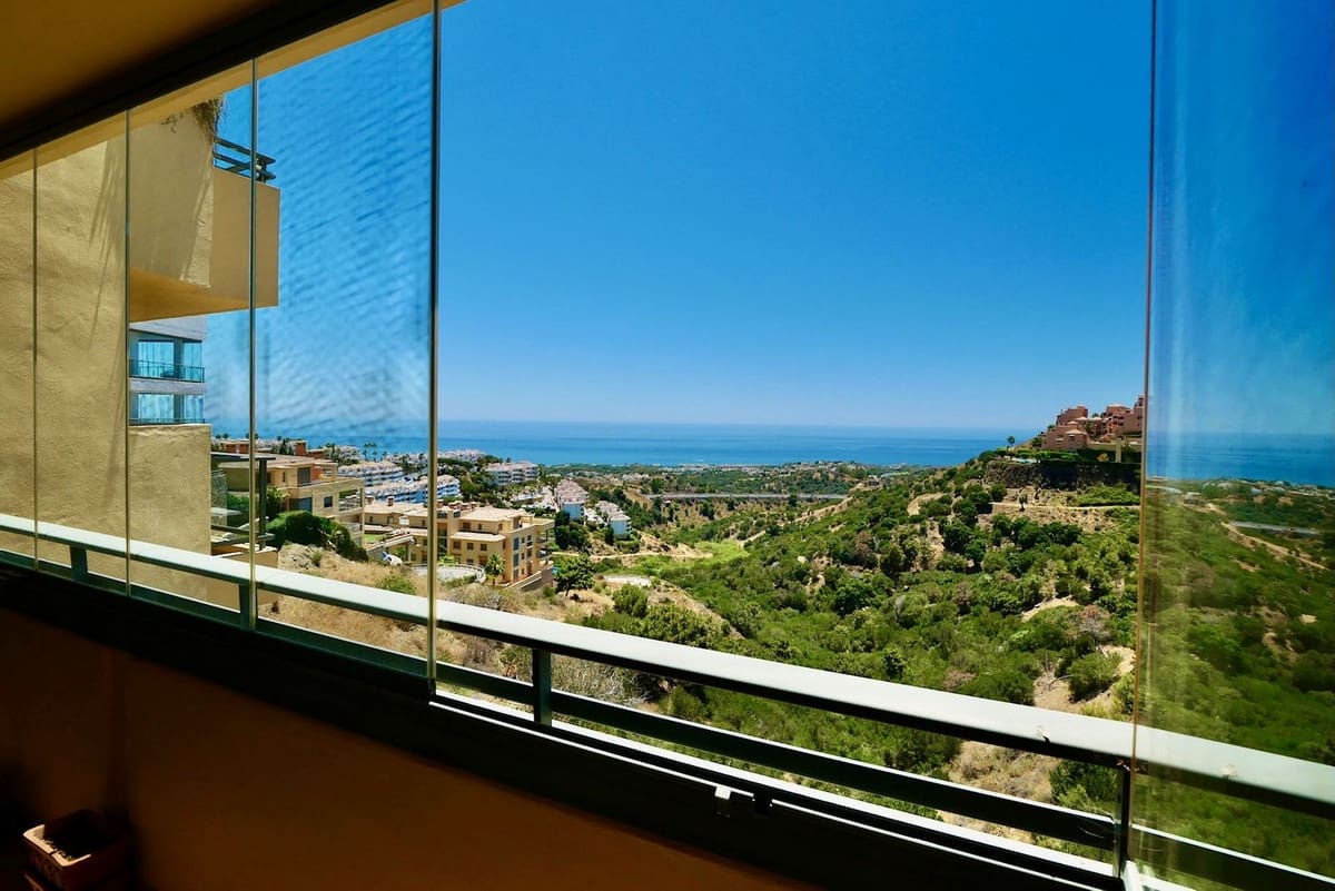 2 bedroom Apartment for sale in Calahonda with pool garage - € 329,000 (Ref: 8397136)