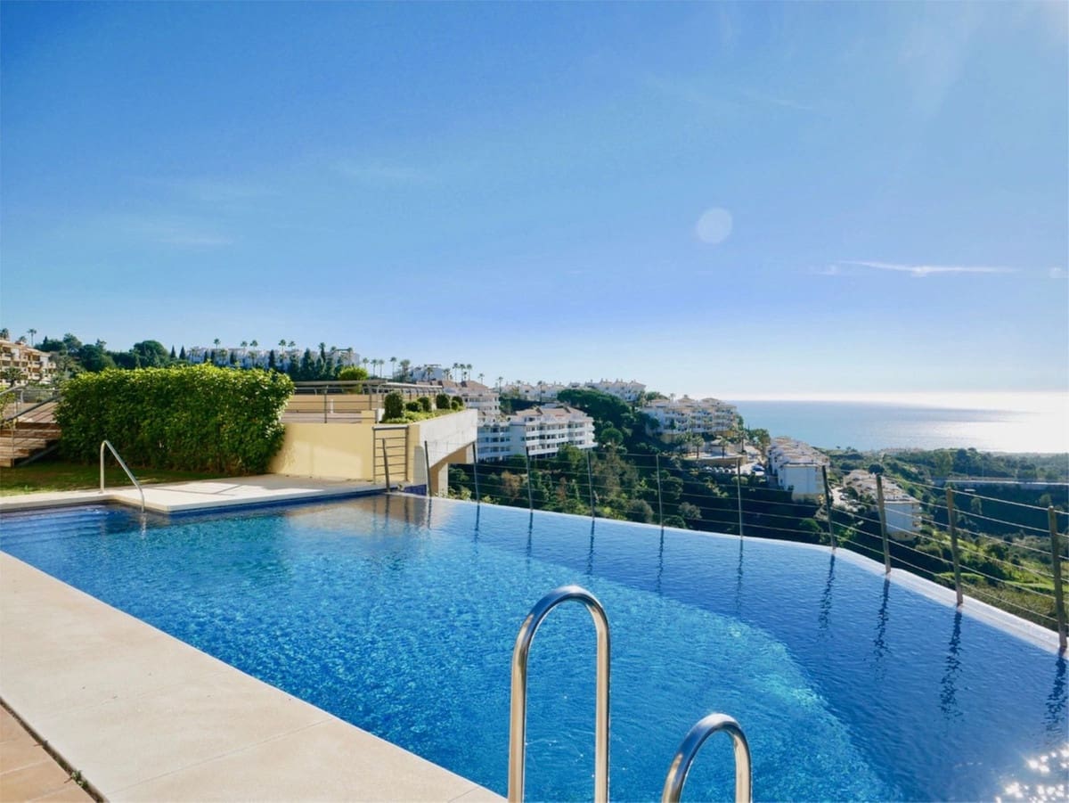 2 bedroom Apartment for sale in Calahonda with pool garage - € 329,000 (Ref: 8397136)