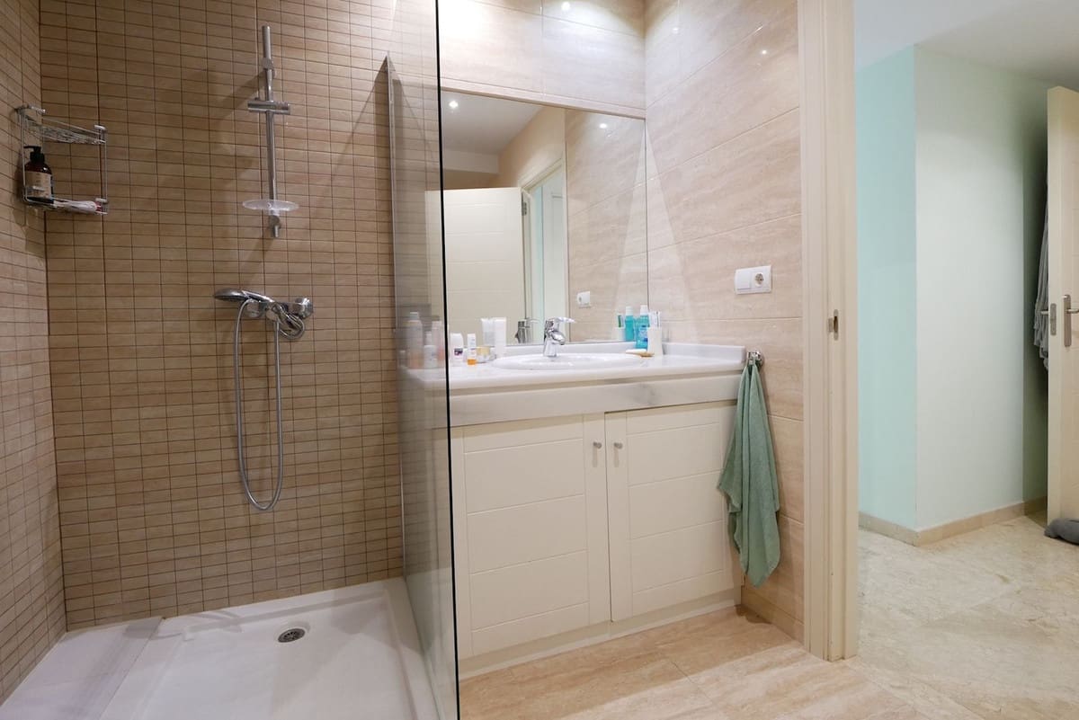 3 bedroom Apartment for sale in Calahonda with pool garage - € 350,000 (Ref: 8402302)